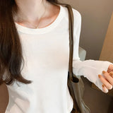New Autumn And Winter T-Shirt With A Round Collar And Long Sleeves. A Short Ins Blouse With A Curved Hem.-Outfit
