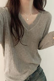 V-Collar Shows The Thin Wool Sweater, A New Slim, Long-Sleeved Blouse With Bottoms In Autumn And Winter.-Outfit