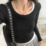 Long-Sleeved T-Shirts Are Worn Inside The Collarbone Jackets Of The New Early Autumn Designer.-Outfit