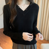 V-Collar Shows The Thin Wool Sweater, A New Slim, Long-Sleeved Blouse With Bottoms In Autumn And Winter.-Outfit