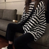 Autumn Women Harajuku Striped Tshirt Long Sleeve O-Neck T-Shirts Ulzzang Korean Casual T Shirt Femme Black Tops-Outfit