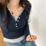 Desire To Fake Two V-Collar Long-Sleeved T-Shirts For Women In Early Autumn, The New Design Feels Like A Small Group Of Slim Spicy Girls' Short Blouses.-Outfit