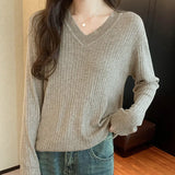 V-Collar Shows The Thin Wool Sweater, A New Slim, Long-Sleeved Blouse With Bottoms In Autumn And Winter.-Outfit