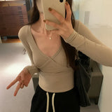 Sense Of European V-Collar Long-Sleeved T-Shirt A New Style Of Foreign Style For Women In Autumn And Winter-Outfit