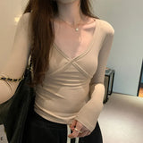 Sense Of European V-Collar Long-Sleeved T-Shirt A New Style Of Foreign Style For Women In Autumn And Winter-Outfit